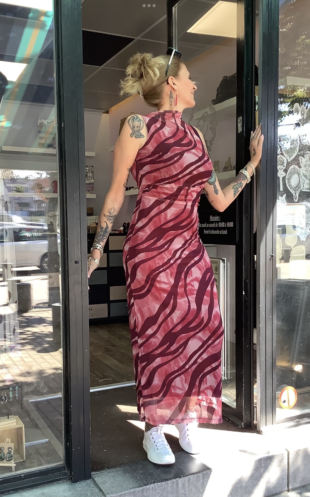 Robe longue zébrée rose — Rose et bordeaux